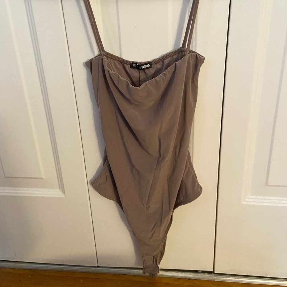 DISCOUNTED SHIPPING ☺️ 🚢 Tan/ nude bodysuit